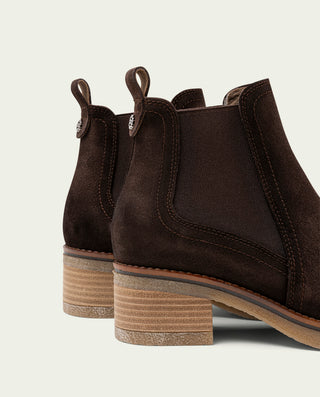 BOTTINES EN CUIR MOKA AVEC ÉLASTIQUES DÁMARIS