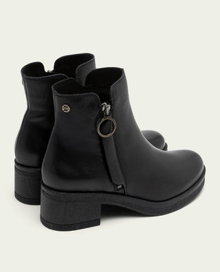BOTTINES EN CUIR NOIR AVEC FERMETURE ÉCLAIR DELIA