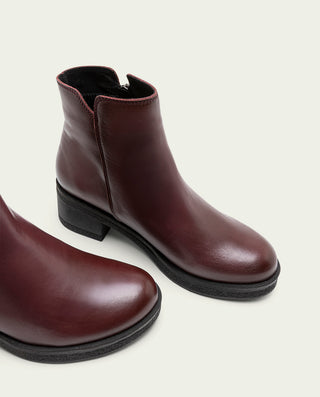 BOTTINES EN CUIR BORDEAUX AVEC ÉCLAIR DELIA