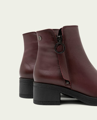 BOTTINES EN CUIR BORDEAUX AVEC ÉCLAIR DELIA