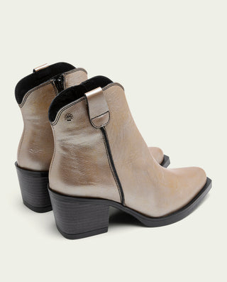 BOTTINES COWBOY EN CUIR MÉTALLISÉ PLATINE FÁTIMA