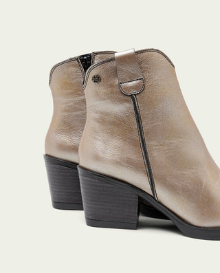 BOTTINES COWBOY EN CUIR MÉTALLISÉ PLATINE FÁTIMA