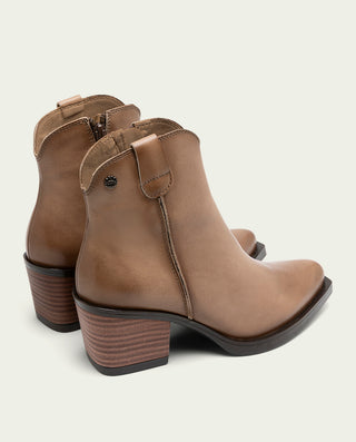 BOTTINES COWBOY EN CUIR TAUPE AVEC ÉCLAIR FRIDA