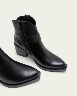 BOTTINES EN CUIR NOIR AVEC ÉCLAIR FABIANA