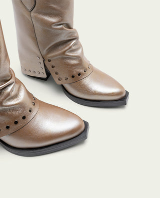 BOTTES DOUBLE FACE EN CUIR PLATINE AVEC CLOUS FAITH