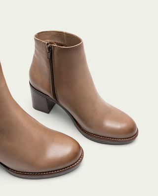BOTTINES EN CUIR À TALONS TAUPE RANIA
