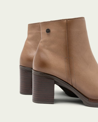 BOTTINES EN CUIR À TALONS TAUPE RANIA