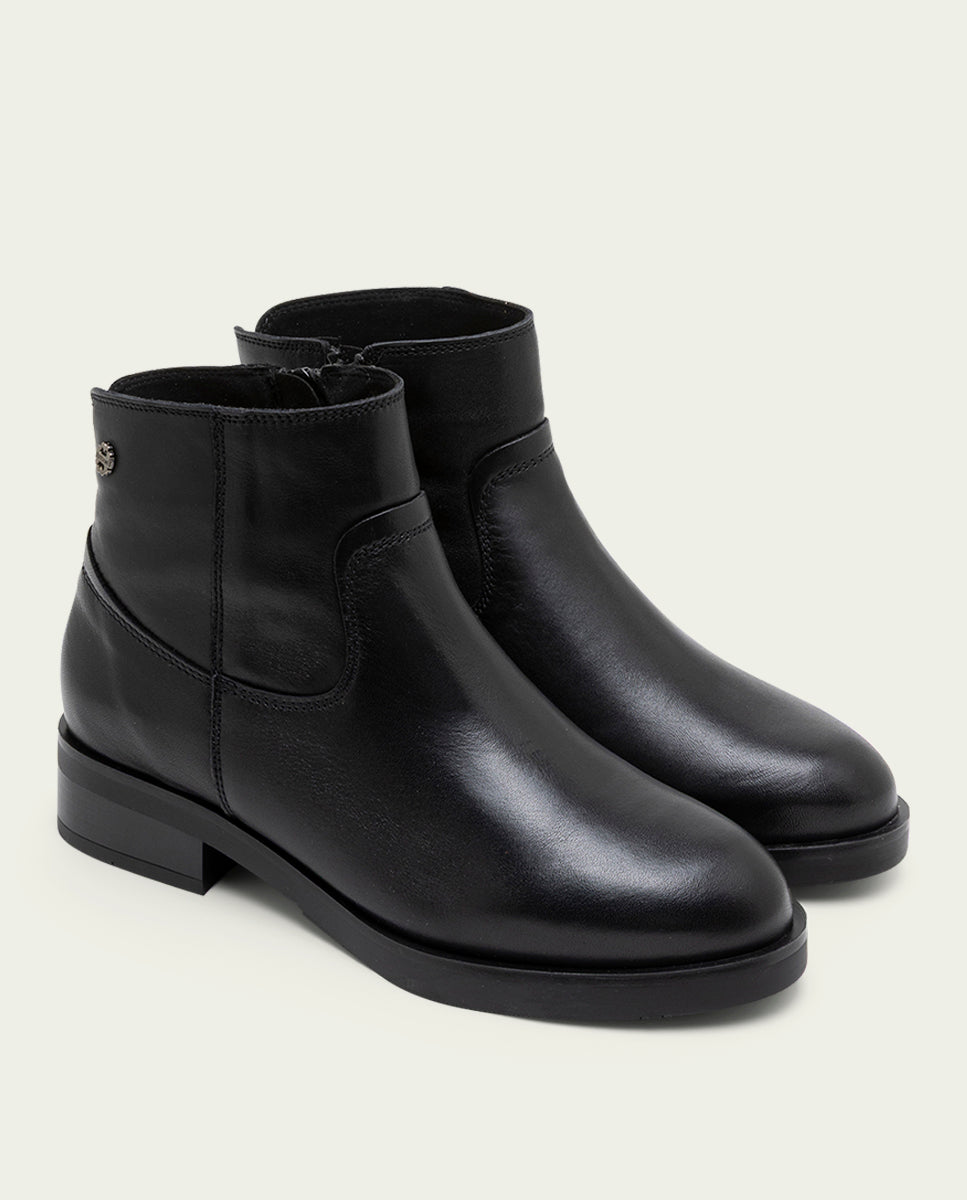 BOTTINES EN CUIR NOIRS AVEC FERMETURE ÉCLAIR JIMENA