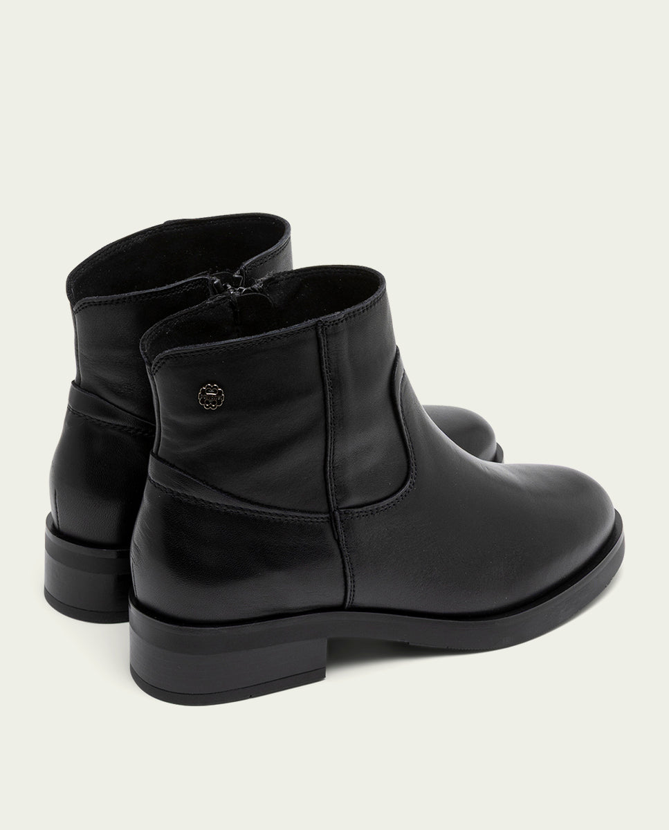 BOTTINES EN CUIR NOIRS AVEC FERMETURE ÉCLAIR JIMENA