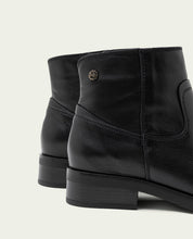BOTTINES EN CUIR NOIRS AVEC FERMETURE ÉCLAIR JIMENA