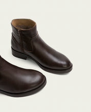 BOTTINES EN CUIR AVEC FERMETURE ÉCLAIR JIMENA MOKA