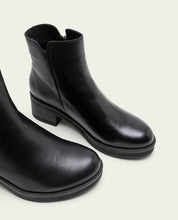 BOTTINES EN CUIR AVEC FERMETURE ÉCLAIR LUCIA NOIR