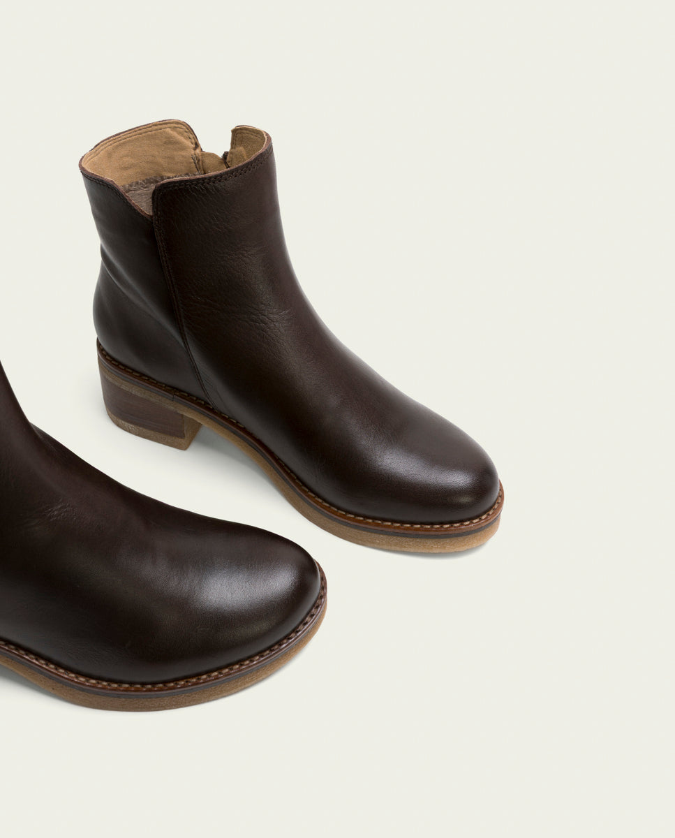 BOTTINES EN CUIR AVEC ÉCLAIR LUCÍA MOKA