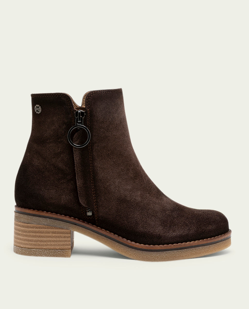 BOTTINES EN DAIM AVEC ÉCLAIR LUNA MOKA
