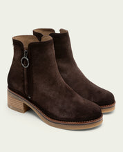 BOTTINES EN DAIM AVEC ÉCLAIR LUNA MOKA