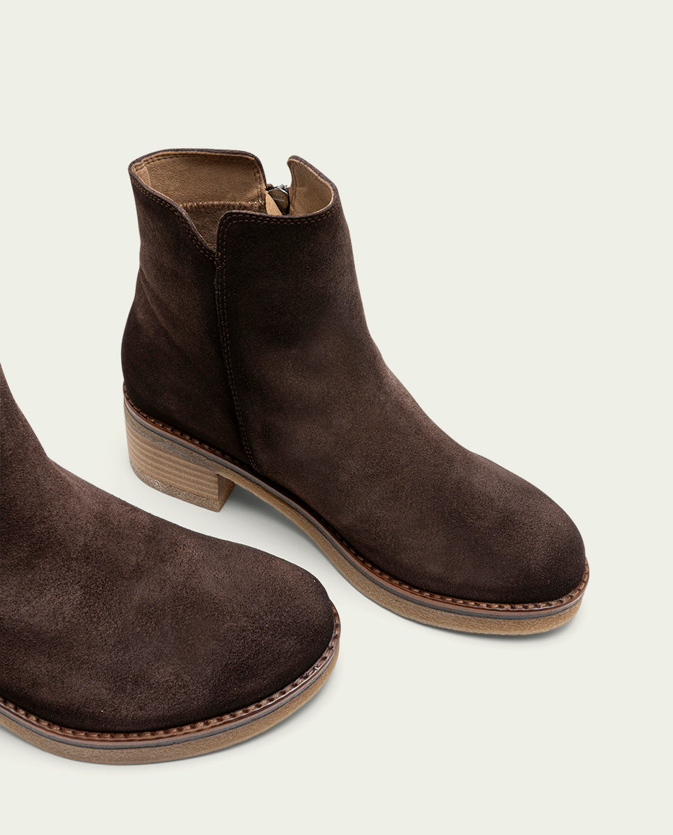 BOTTINES EN DAIM AVEC ÉCLAIR LUNA MOKA