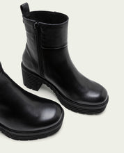 BOTTINES EN CUIR AVEC FERMETURE ÉCLAIR SOFÍA NOIR