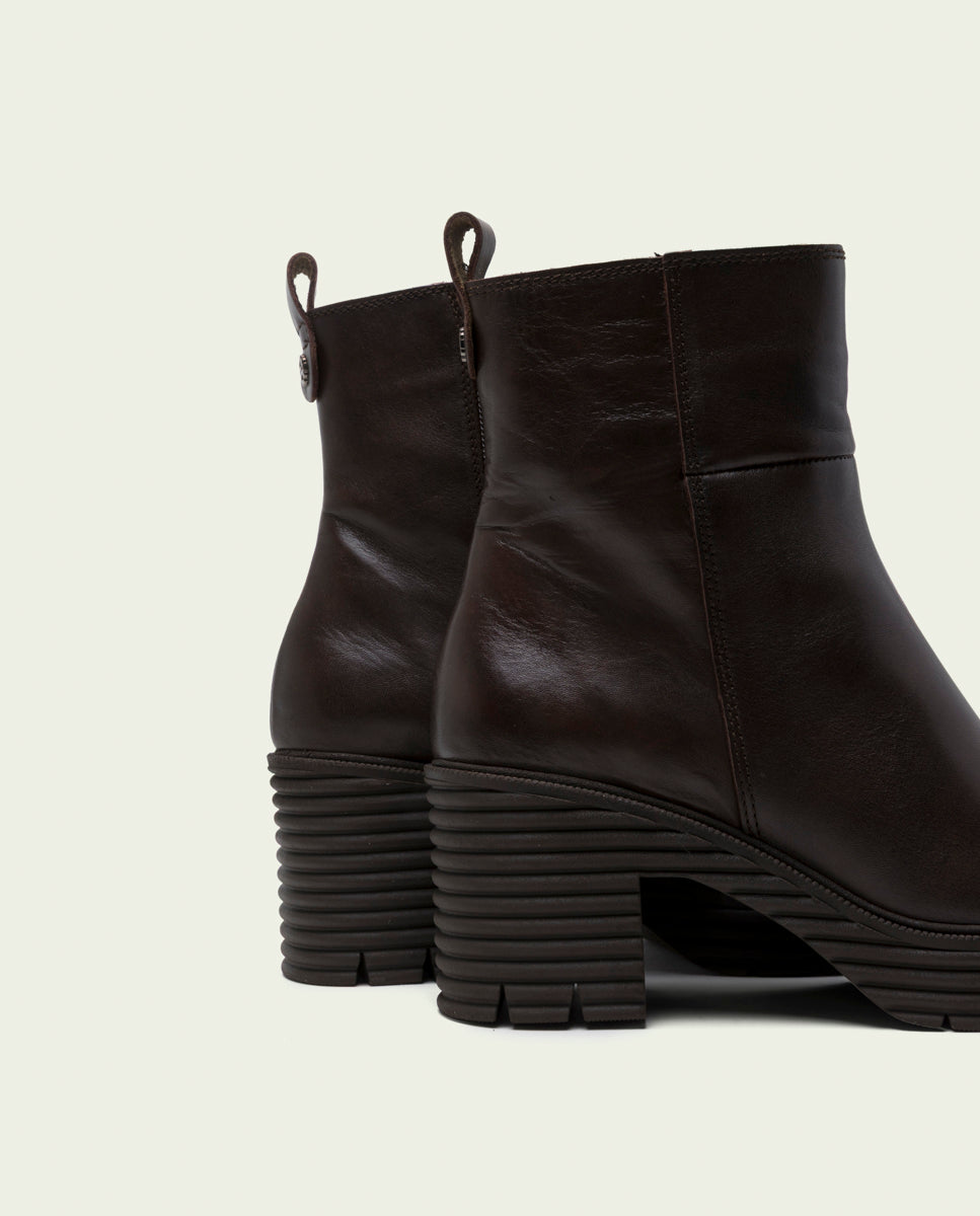 BOTTINES EN CUIR AVEC FERMETURE ÉCLAIR SOFÍA MOKA