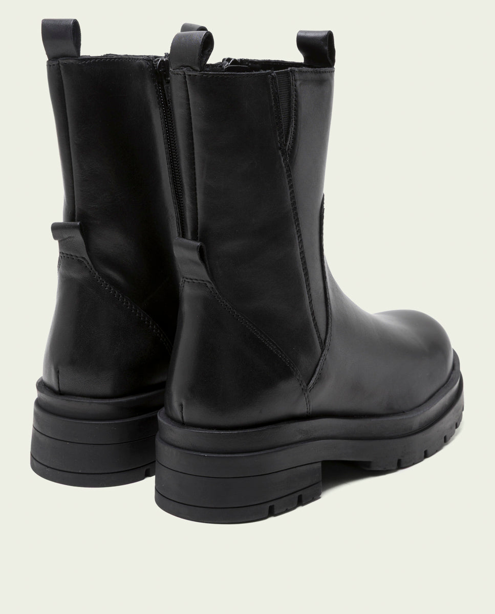 BOTTINES TRACK EN CUIR NOIR NORA