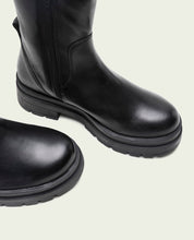BOTTINES TRACK EN CUIR NOIR NORA
