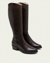 BOTTES EN CUIR À TIGE LARGE MÓNICA MOKA