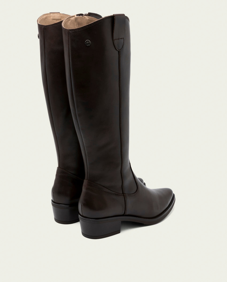 BOTTES EN CUIR À TIGE LARGE MÓNICA MOKA