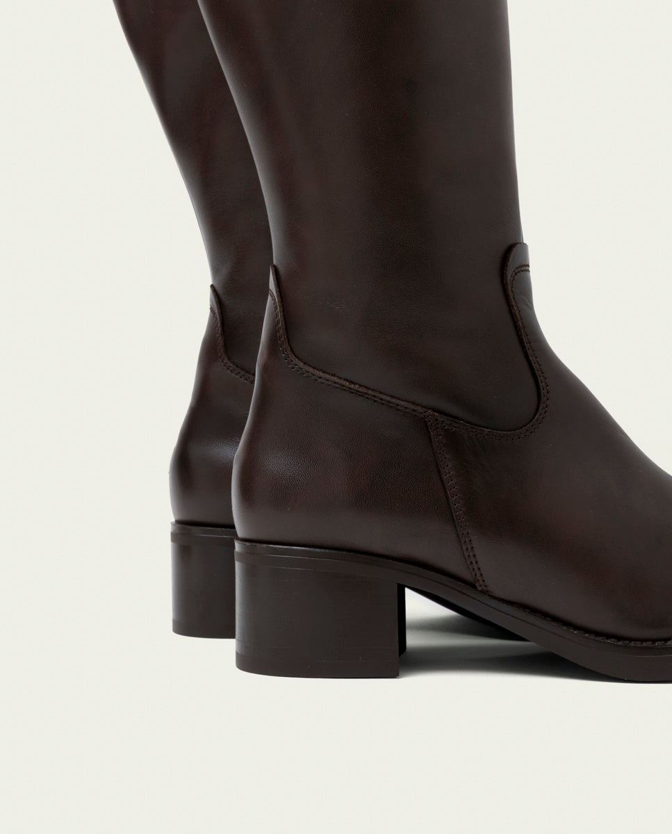 BOTTES EN CUIR À TIGE LARGE ET À TALON OLIVIA  MOKA