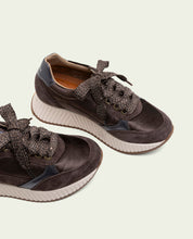 BASKETS PLATES EN CUIR ET VELOURS ZOE MOKA