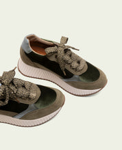 BASKETS PLATES EN CUIR ET VELOURS ZOE KAKI