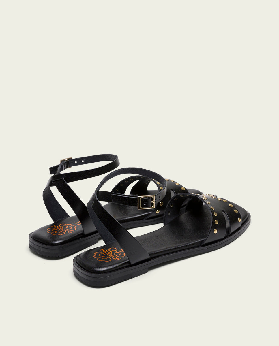 SANDALE PLATE EN CUIR NOIR CLOUTÉ VIKA