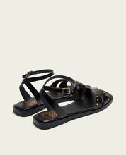 SANDALE PLATE EN CUIR NOIR CLOUTÉ VIKA