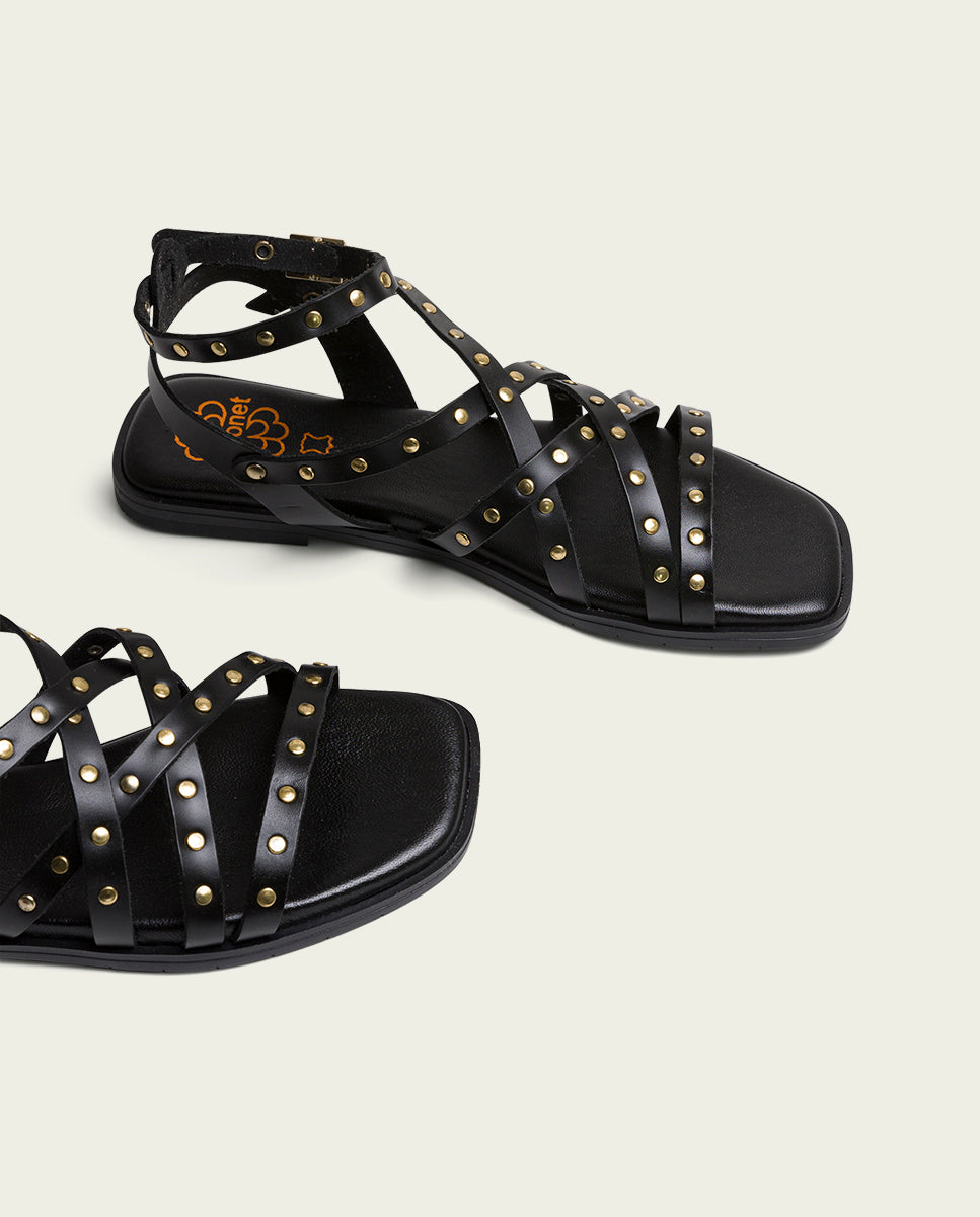 SANDALE PLATE EN CUIR NOIR CLOUTÉS VERNA