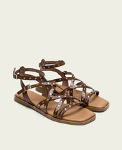 SANDALE PLATE EN CUIR ROMAINE CLOUTÉS MOKA VERNA