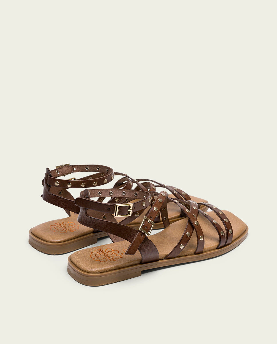 SANDALE PLATE EN CUIR ROMAINE CLOUTÉS MOKA VERNA