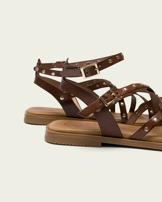 SANDALE PLATE EN CUIR ROMAINE CLOUTÉS MOKA VERNA